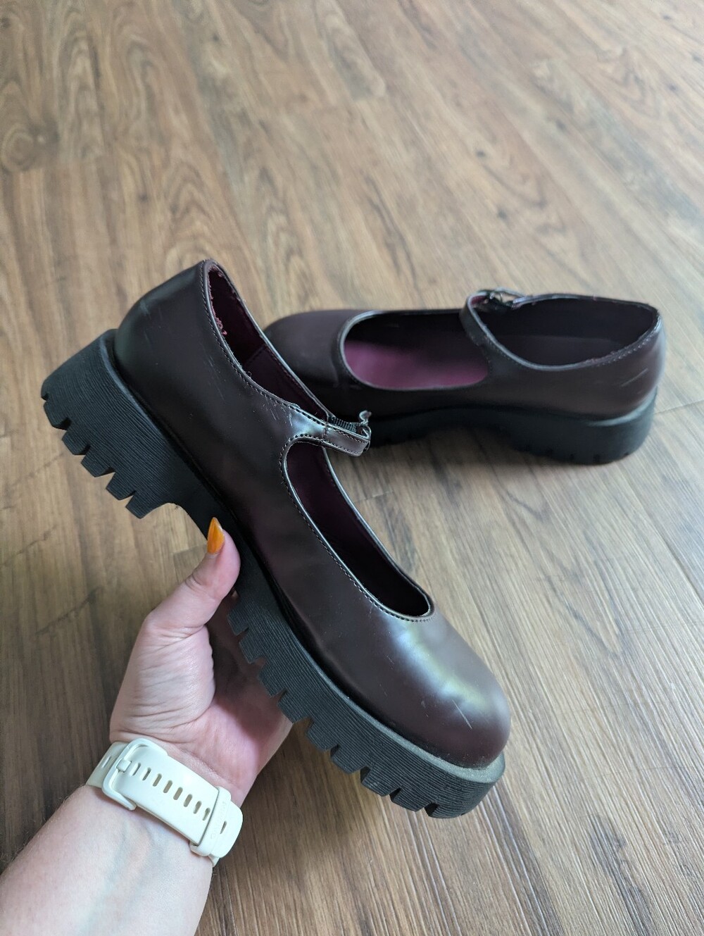 Journee Collections Mary Jane Platform Shoe in Burgundy Sz 9.5